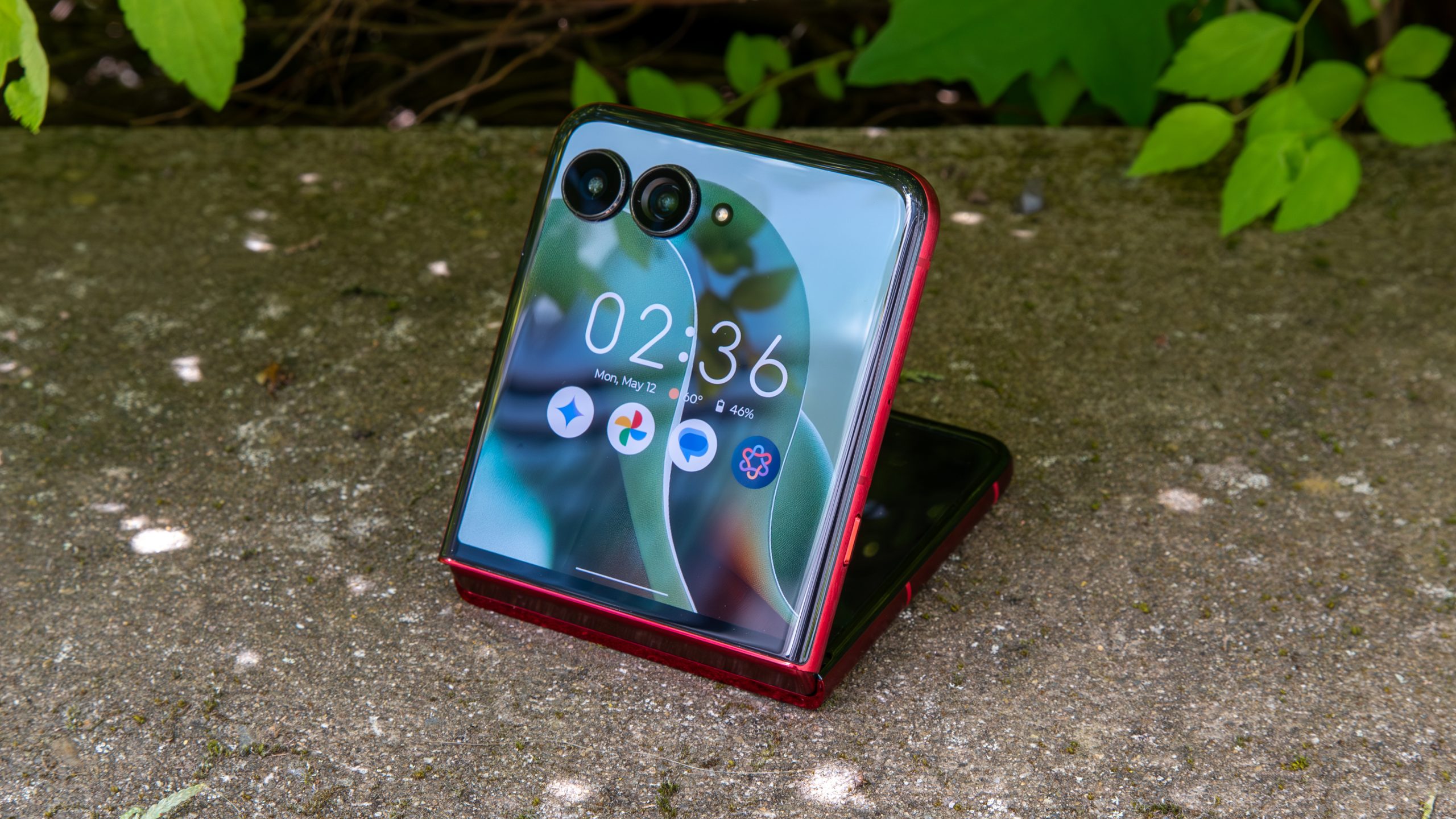 The Razr Ultra 2025 in Stand mode
