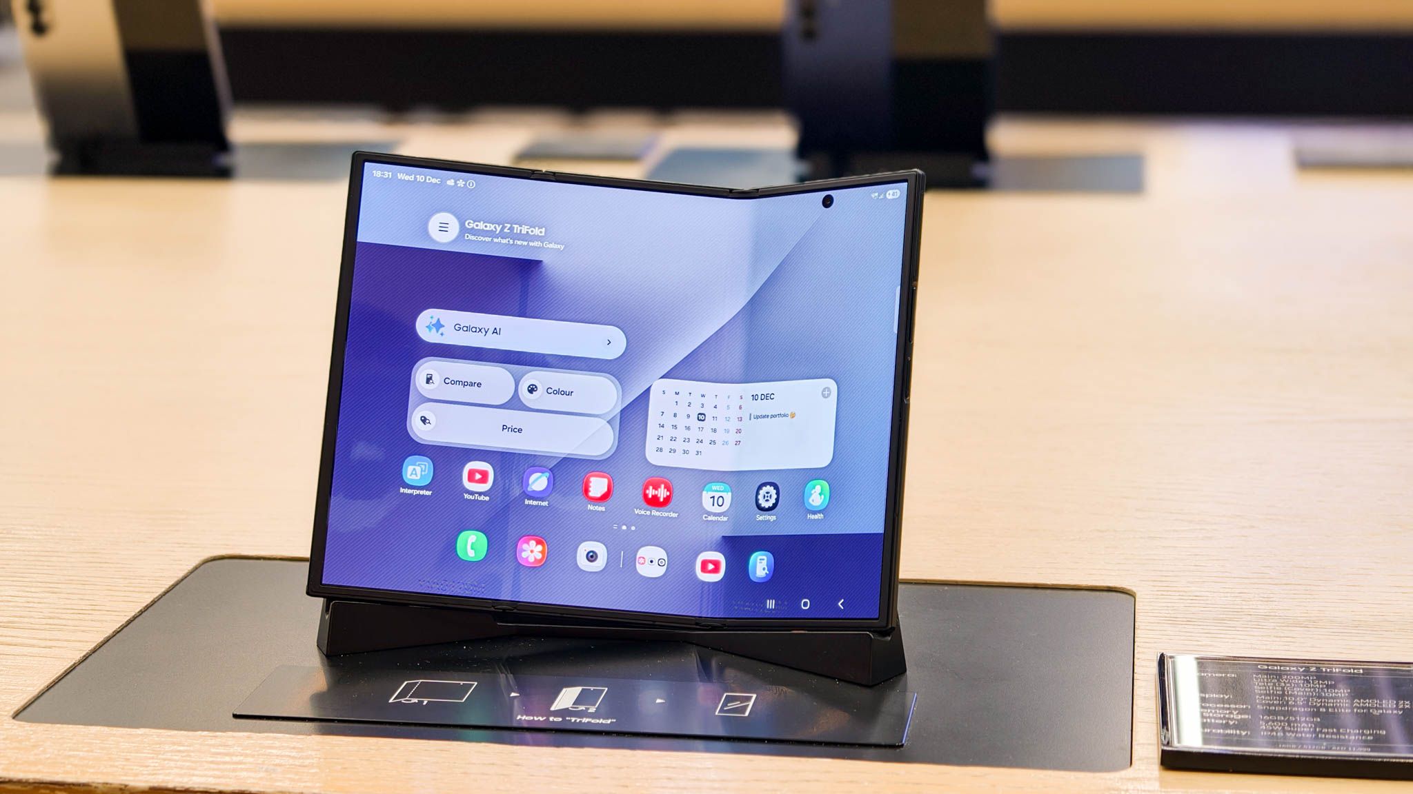 Galaxy Z TriFold سامسونگ در اولین عرضه خود در خارج از کشور مانند کیک های داغ فروخته می شد